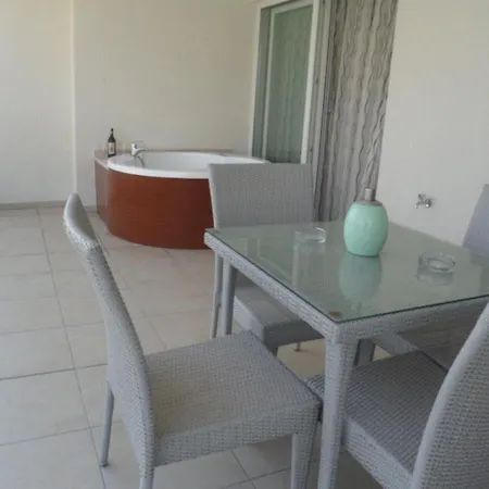 Babylon 40 - 1 Bed Private Home Sleeps Up To 4 Vakantiehuis Side